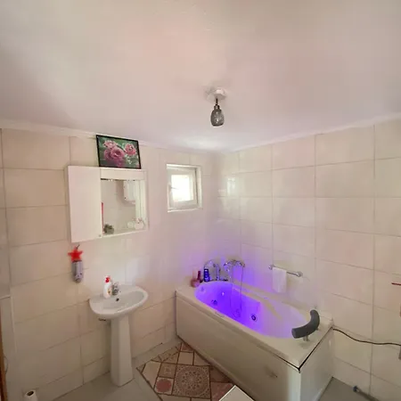 Rest With Jacuzzi بيت للعطل سراييفو